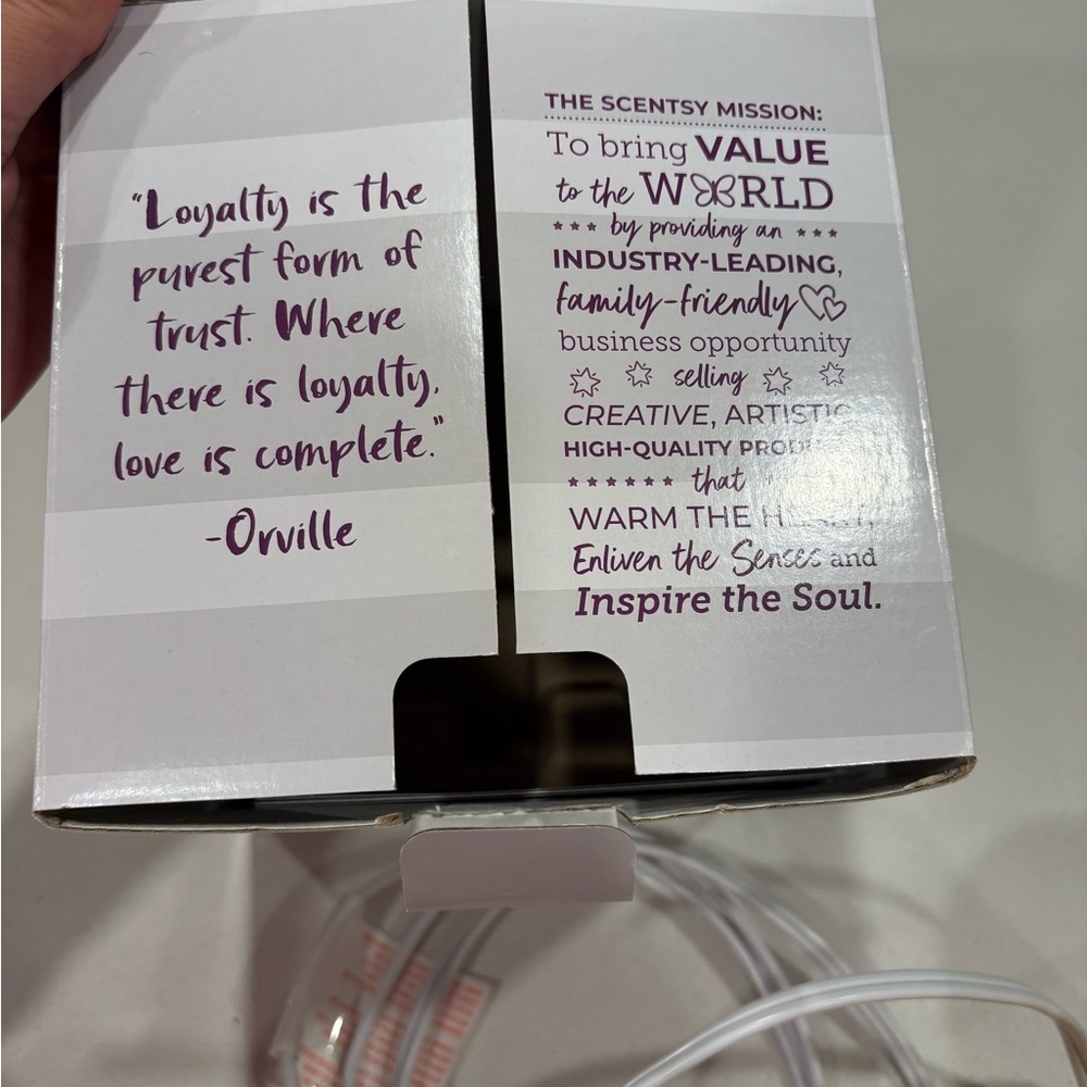 Scentsy gold candle warmer - Picture 3 of 5